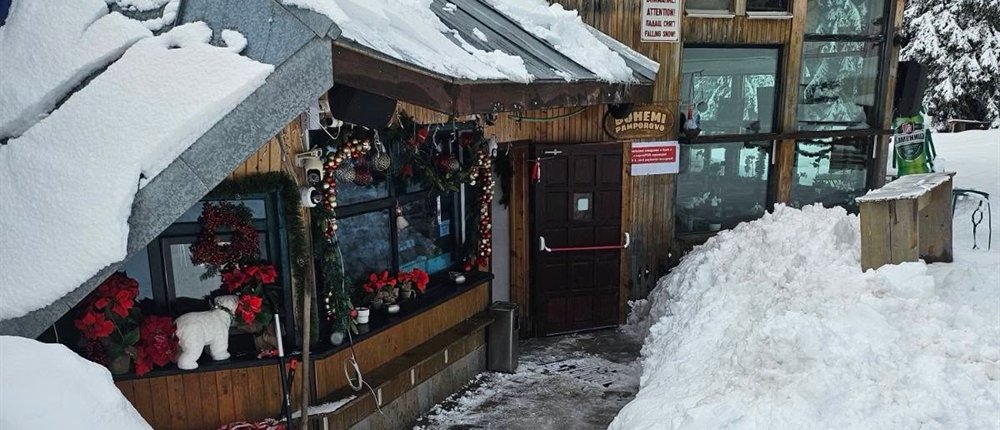 Входът на ресторант Бохеми